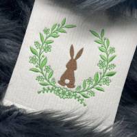 Stickdatei - Hase im Blumenkranz Ostern Frühling 2 Größen Bild 9