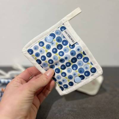 Das Outdoor Pipi-Tuch - waschbares Klopapier für unterwegs - Blaubeere