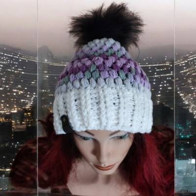 Kuschelige Bommelmütze, gehäkelt, Handarbeit