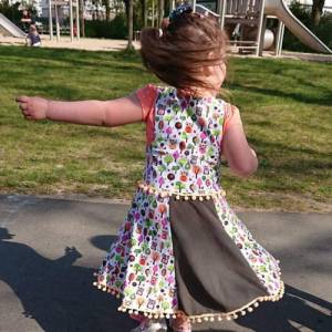 Emmas Latzkleid Bild 2