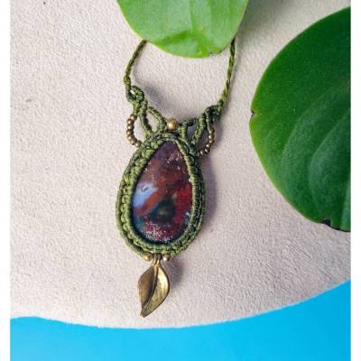 Makramee-Halskette mit rotem Moosachat