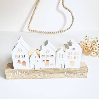 Lichterstadt mit Teelichtern. Zuhause ist es am schönsten. Lichthäuser. Mitbringsel. Kleines Geschenk.