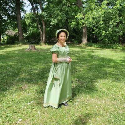 Regency Dress Baumwollsatin mit Goldstickerei