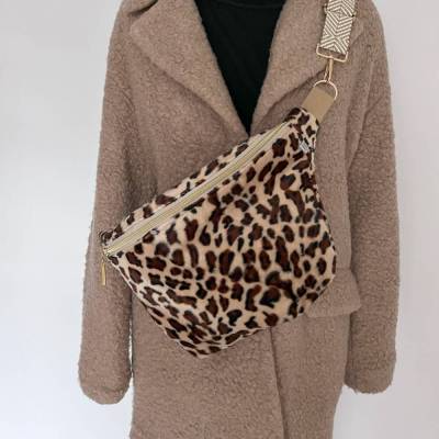 LEOPARD Crossbodybag XL aus Fellimitat mit Wechselgurt – Bauchtasche im Leolook von zimtblüte