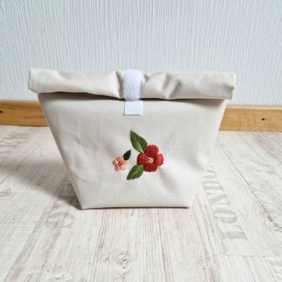 Kleine Lunchbag in beige, handgestickt