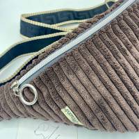 Crossbody-Bauchtasche - groß - aus Cord / Cordsamt – vielseitig tragbar,  größenverstellbar, handmade Bild 2
