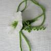 Filzblume gefilzte weiße Blume shabby Fensterblume mit langem Band Bild 2
