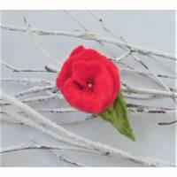 Filzbrosche Filzschmuck aus Wolle zur Rosenblüte gestaltet rot mit Wachsperle verziert Bild 1