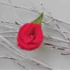 Filzbrosche Filzschmuck aus Wolle zur Rosenblüte gestaltet rot mit Wachsperle verziert Bild 2