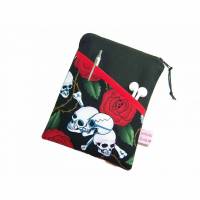 eReader Tasche eBook Reader Tablet Hülle Skulls N' Roses schwarz rot weiß, personalisierbar, Maßanfertigung Bild 1