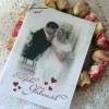 Hochzeit, Hochzeitskarte, Karte zur Hochzeit mit Brautpaar Motiv & roten Herzen. Bild 5