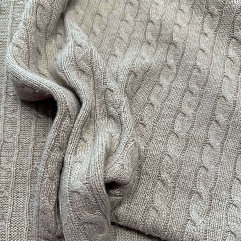 italienischer Strickstoff mit Zopfmuster aus Schurwolle und