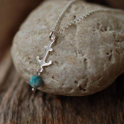Zarte maritime Silberkette mit Anker und Schmuckstein
