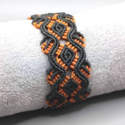 filigranes Makramee Armband in schwarz und orange