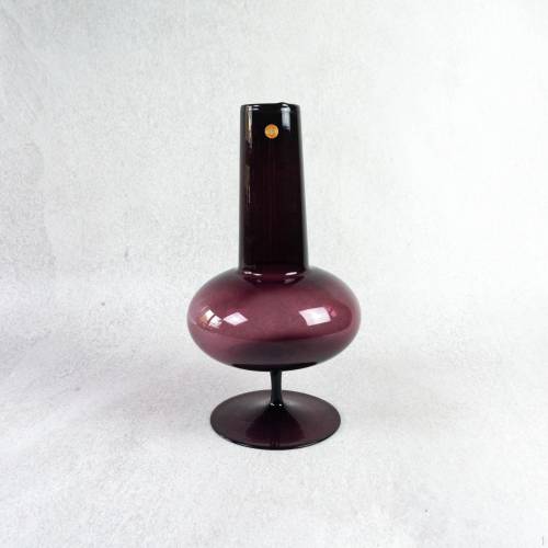 Ingrid-Glas, Retro Glas Blumenvase,  Vintage, lila Glasvase auf einem schlanken Stil, dünnes Glas, sehr fein, Mid-Centur