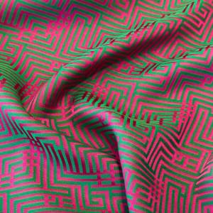 Viskose Jacquard mit geometrischem Muster in Pink und Grün – italienischer Doubleface-Stoff