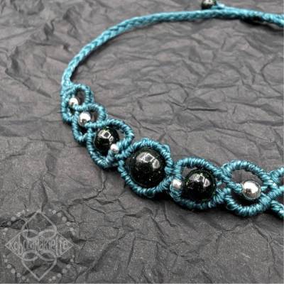 Dunkelgrünes Makramee-Armband mit Grünfluss-Perlen & 925 Silber – größenverstellbar – handgefertigt