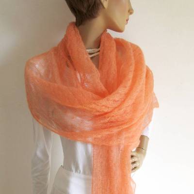 Orangefarbige Mohair Stola mit kräftiger Farbe, gestricktes Tuch Damen, duftiger Schal Frau