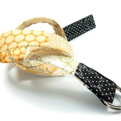 fester Gürtel aus Stoff Damengürtel Stoffgürtel Einzelstück gelb schwarz Blumen Punkte Tupfen