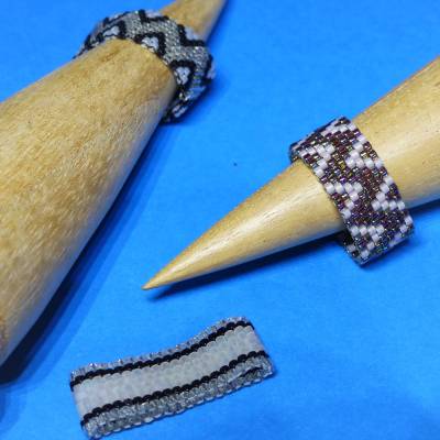Ringe, Bandringe, Glasperlen gefädelt, verschiedene Designs