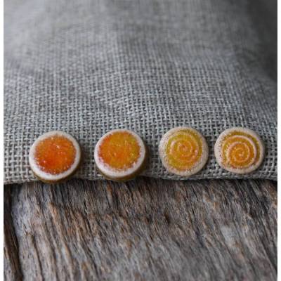 Keramik-Ohrstecker in hellem Orange