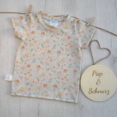 Handgenähtes T-Shirt aus Bio Jersey mit Blumendruck – Frühlingslaune garantiert
