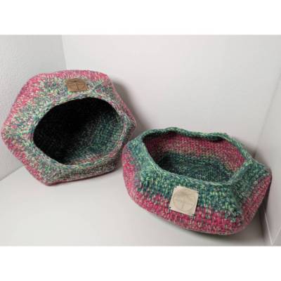 Katzenhöhle Katzenbett Hundebett gehäkelt Smaragdgrün-pink