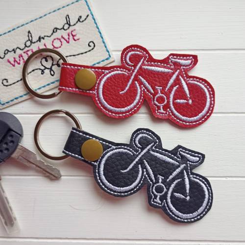 E-Bike Schlüsselanhänger Fahrrad gestickt auf Kunstleder rot oder schwarz, Taschenbaumler Radfahrer Geschenk