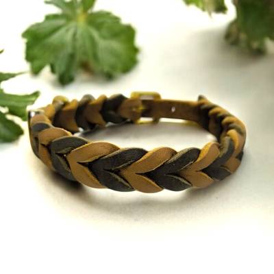 Halsband für Hunde aus Fettleder 2-farbig geflochten in cognac und olive in der Größe ca. 33 - 39 cm