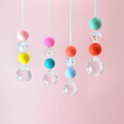 Fröhlich bunter Konfetti Suncatcher – Sonnenfänger für Kinderzimmer, Geburtstag & Einschulung