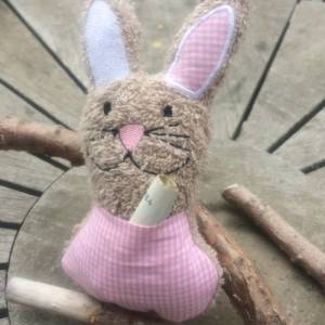 Hase Stickdatei  ITH mit kleiner Tasche 13x18 16x26 Ostern Geldgeschenk Bild 5