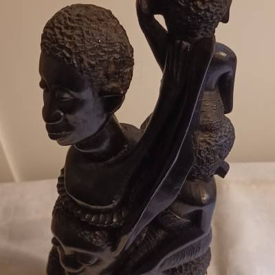 Afrikanische  handgeschnitzte  Holzfigur  aus einer Afrikasammlung - wurde in den 80er Jahren gekauft