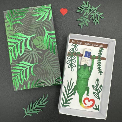 Geldgeschenk originell verpacken – Handgemachte Geschenkbox mit Chamäleon-Motiv
