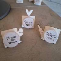 Elegante Wein- und Sektkorken aus Holz und Kork mit Gravur plus Korkenhalter, tolles Geschenk für alle Weinliebhaber Bild 9
