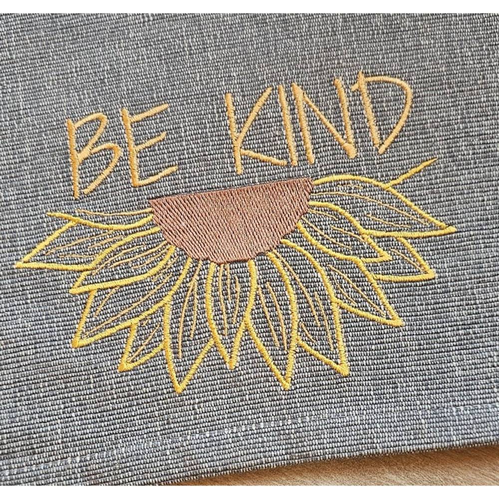Stickdatei - Be Kind - Sonnenblume - Frühling - Spruch - 2 Größen Bild 1