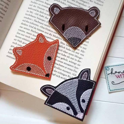 3er Set Eck Lesezeichen Waldtiere Fuchs Bär Dachs Kunstleder gestickt, Leseecke Geschenk Bücherwurm Leseratte Einschulun