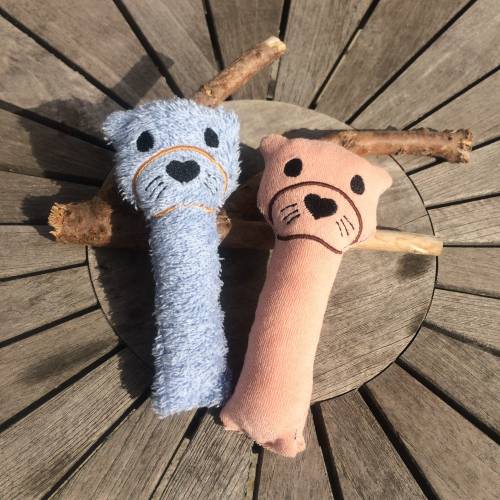 Rassel Stickdatei ITH Otter 13x18 Babyspielzeug Greifling Babygeschenk