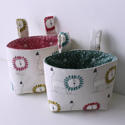 Lenkertasche, fröhliche Löwen Bettutensilo, Laufradtasche, Laufstallutensilo, Dreirad