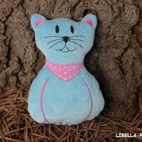 Katze mit Halstuch Stickdatei  ITH 13x18 Kuscheltier Babyspielzeug Katzenliebhaber Katzenfans