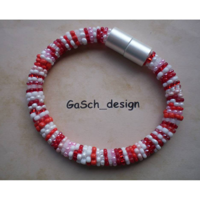 Häkelarmband, gehäkeltes Perlenarmband * Rotweiße Rasselbande