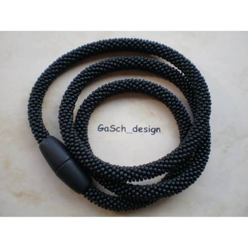 Häkelkette, gehäkelte Perlenkette * Schwarzmeerküste (matte Perlen) auf 71 cm