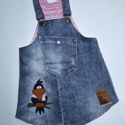 Jeans Latzkleid in Gr. 98/104 mit Stickerei Rabe
