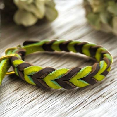 Hundehalsband geflochten aus 2 Riemen in den Farben braun und lime in der Größe ca. 31 - 39 cm