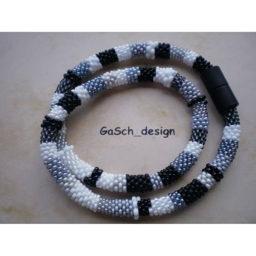 Häkelkette, gehäkelte Perlenkette * Schwarzweiße Schattenspiele