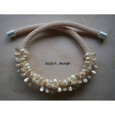 Häkelkette, gehäkelte Perlenkette * Stoppelhopser in elfenbein