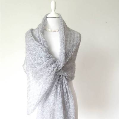 Silbergraue Stola mit dezentem Glanz aus Mohair und Seide, festliches Tuch für Hochzeit und Events