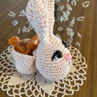 Osterhase Kira mit Korb - Häkelanleitung in Deutsch Bild 3