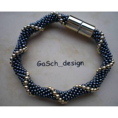Häkelarmband, gehäkeltes Perlenarmband * Goldene Schlange in der Nacht