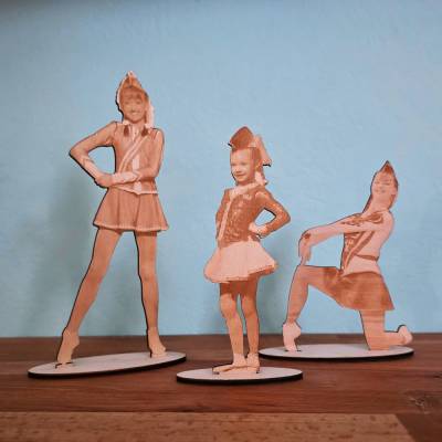 Personalisierte Holzfigur nach Foto – Silhouette aus Birkenholz – Geschenkidee für Tänzer, Tanzmariechen & mehr