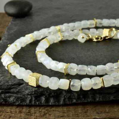 Weiße Edelsteinkette aus Labradorit / Mondstein vergoldetem 925er Silber edle Würfelkette Frauenschmuck Geschenk